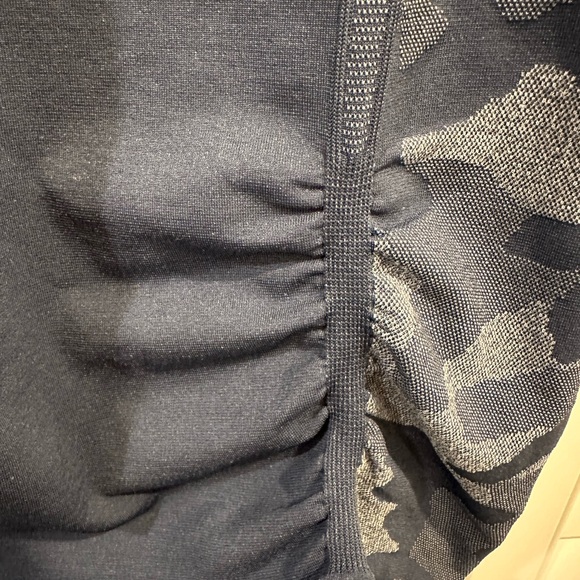 Athleta Fastest Track Blue Camo Shirt Women’s Size Large - Picture 4 of 10